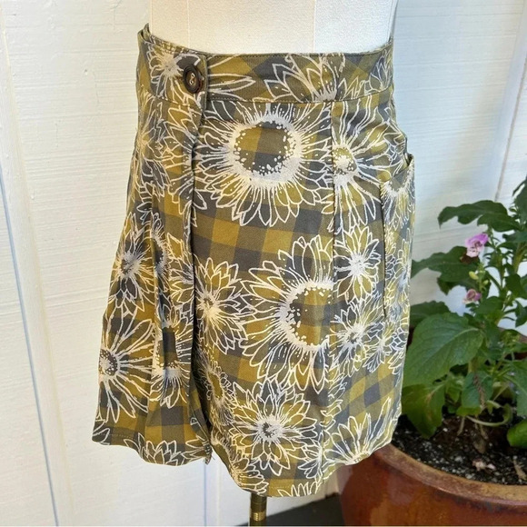 Urban Outfitters Plaid Pleated Gingham Floral Graphic Wrap Mini Skirt / Size XS - Picture 6 of 9